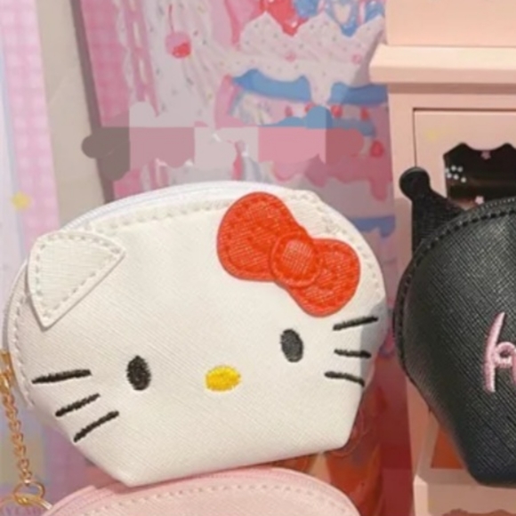Hello Kitty Patent Coin Purse - Picture 6 of 6